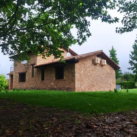 בית נופש Valle Del Almanzor קנדלדה