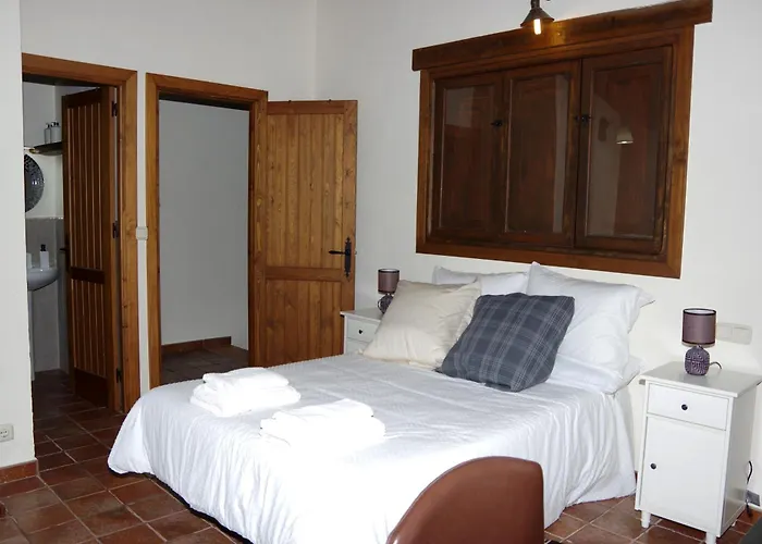 Valle Del Almanzor 펜션 칸델레다